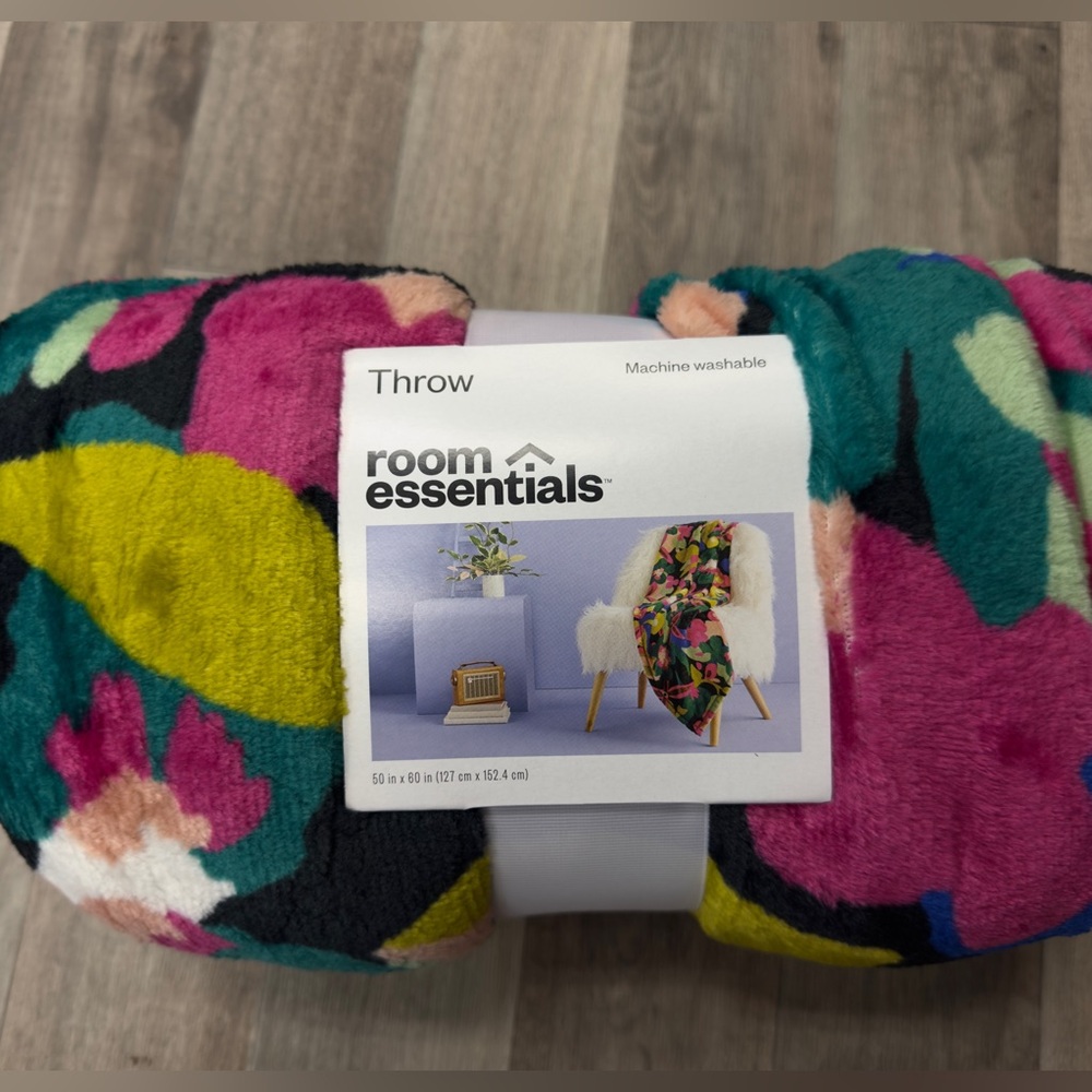 Room Essentials Plush Throw Blanket‎ Floral 50x60 Target Soft Cozy NWT